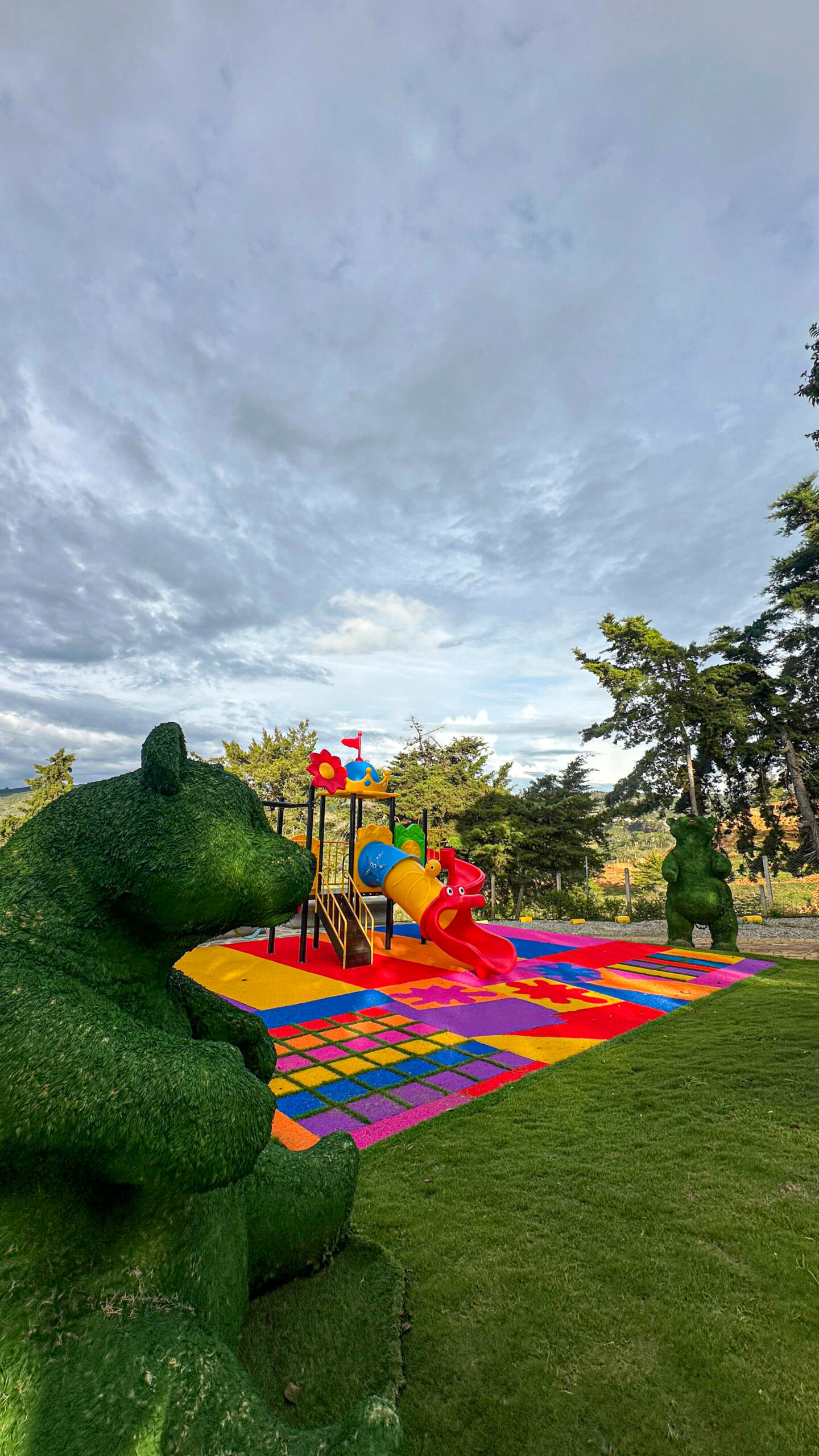 Sendero de Osos, escultura topiaria del jardín de Hotel Pauché