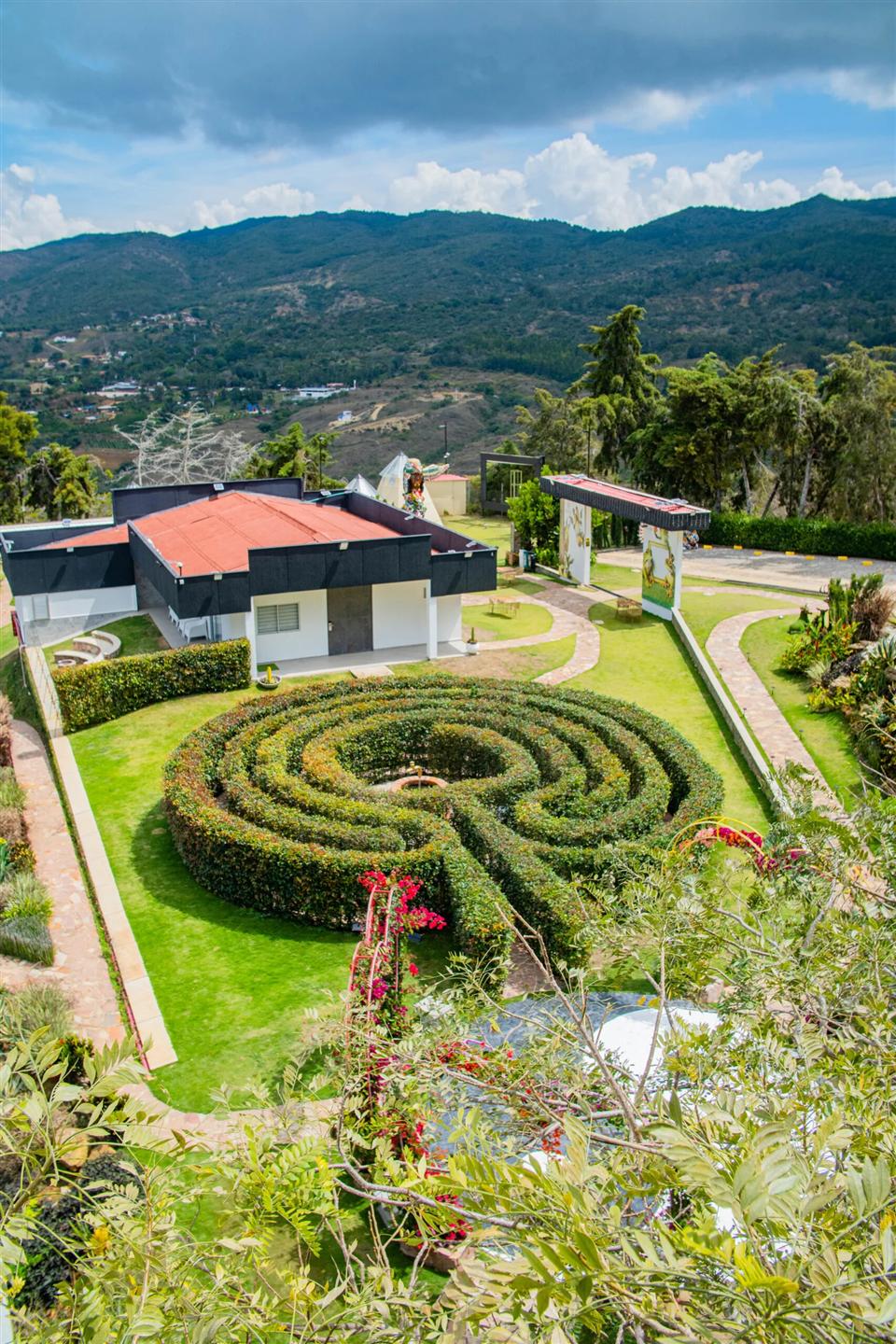Laberinto de los Deseos, escultura topiaria del jardín de Hotel Pauché